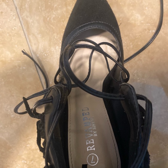 STYLISH FRINGE HEELS - Picture 2 of 5